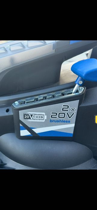 Акумулаторната косачка 380mm Scheppach плюс две батерии зарядно