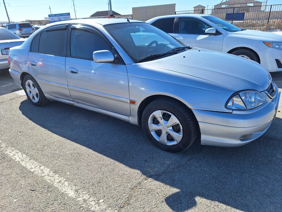 Toyota Avensis авто