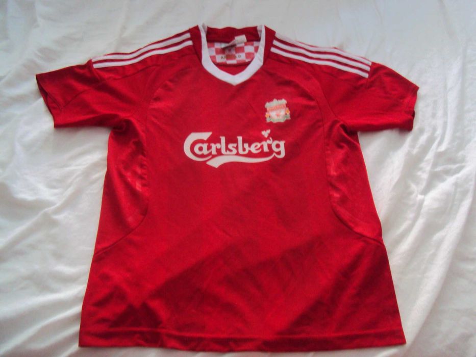 Спортни футболни блузи на Manchester United F.C и Liverpool F.C. плюс футболни къси панталони