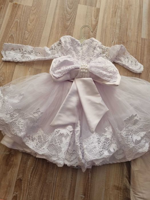 Бяла рокля за бебе