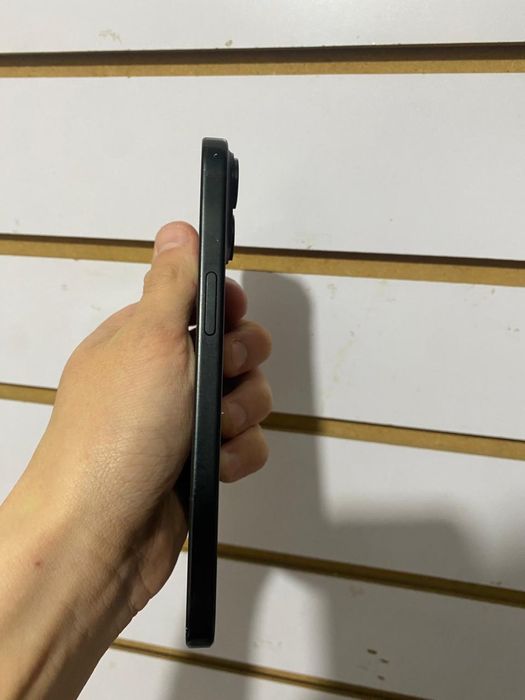 iPhone 15 на 128GB