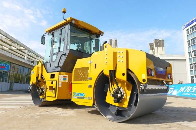 Продаем Дорожный каток XCMG XD83  8 ТОН