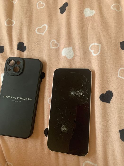 Vând iPhone treișpe pentru piese