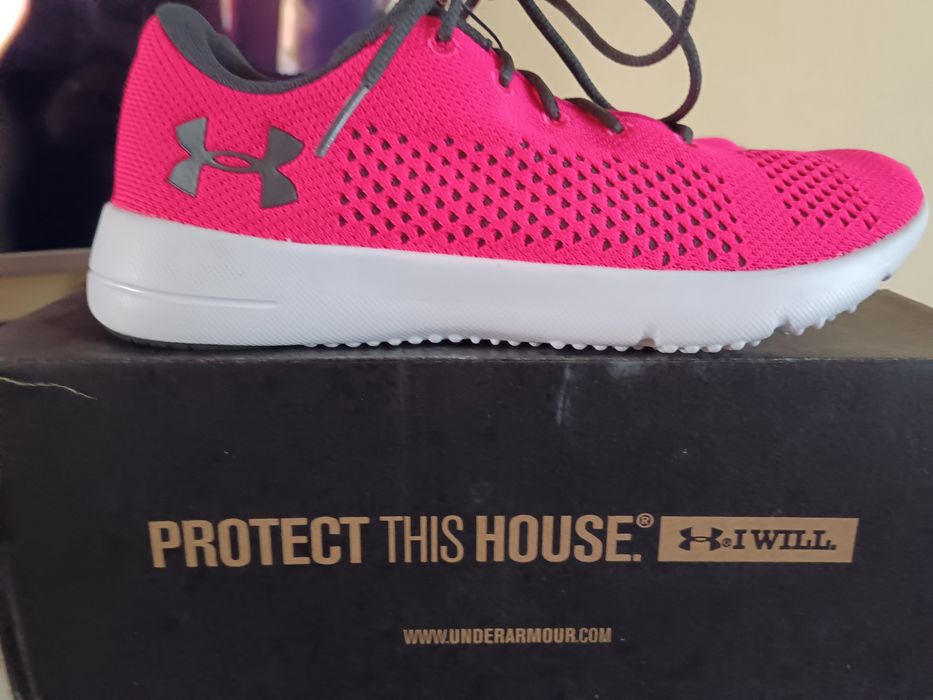 UNDER ARMOUR mărime 38