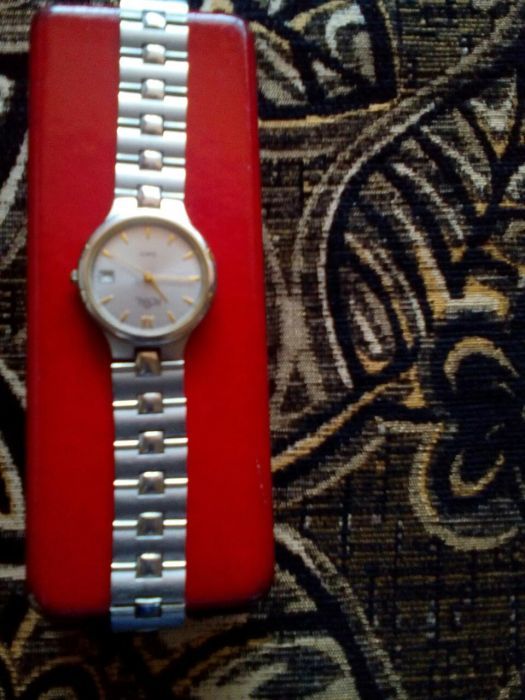 Продавам часовник РОЯЛ