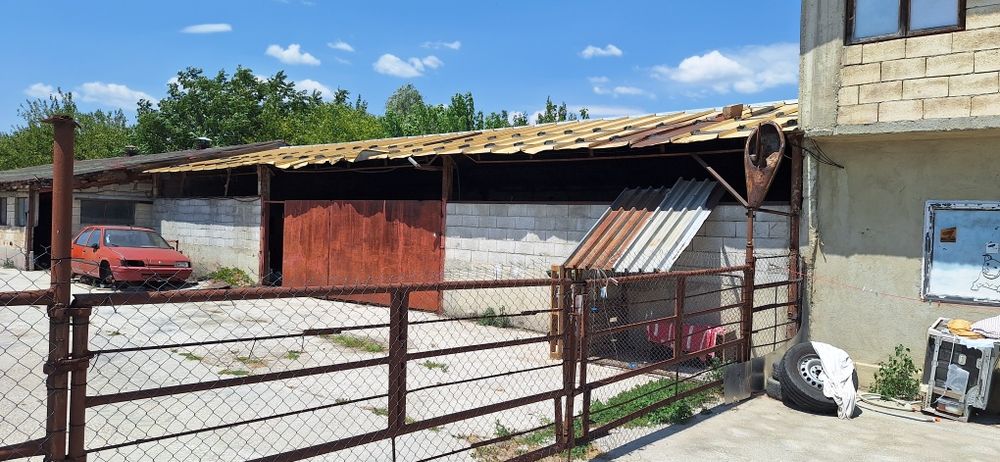 Бетонни площадки 2бр по 800кв и склад 200кв