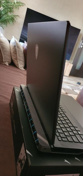 MSI Titan 18 HX A14VIG | RTX 4090 | i9‑14900HX | 128 GB DDR5 |4k 120Hz