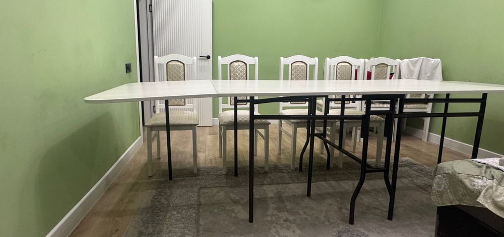 Продам новый  Стол со стулями
