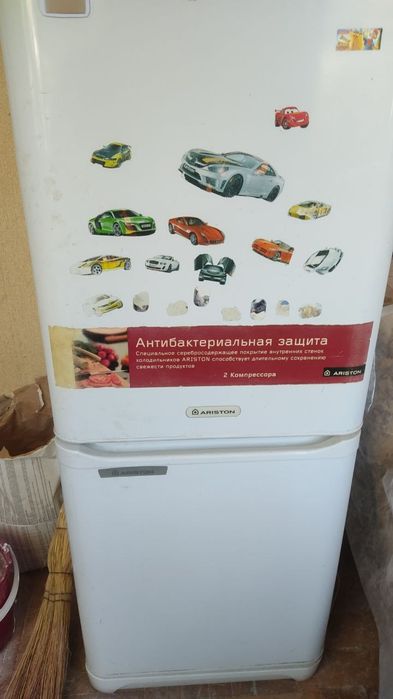 Продам холодильнек аристон