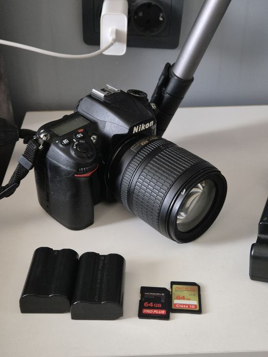 Nikon D7000, Obiectiv 18-105mm, Trepied Manfrotto, Accesorii