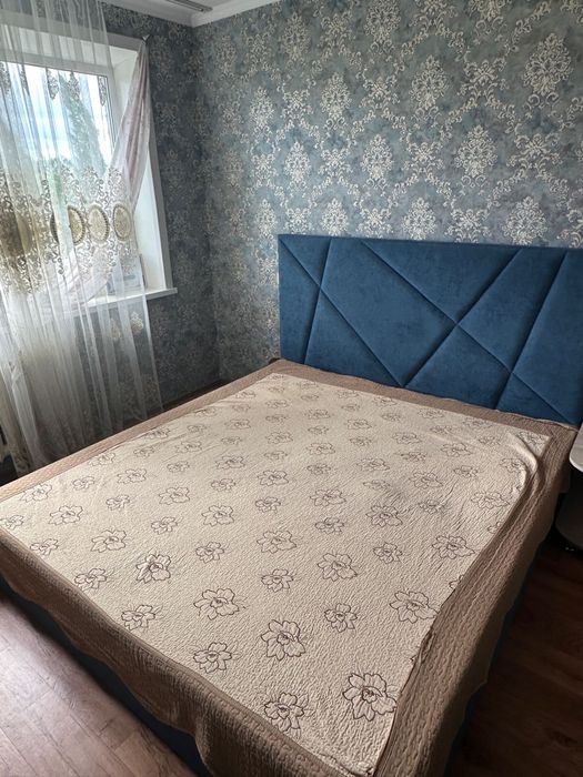 Двуспальная кровать 2на 180 с матрасом
