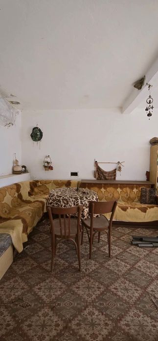 Голяма къща с гараж и лятна кухня в село Добри дял