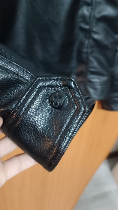 Продам Оригинал Кожанку Calvin Klein