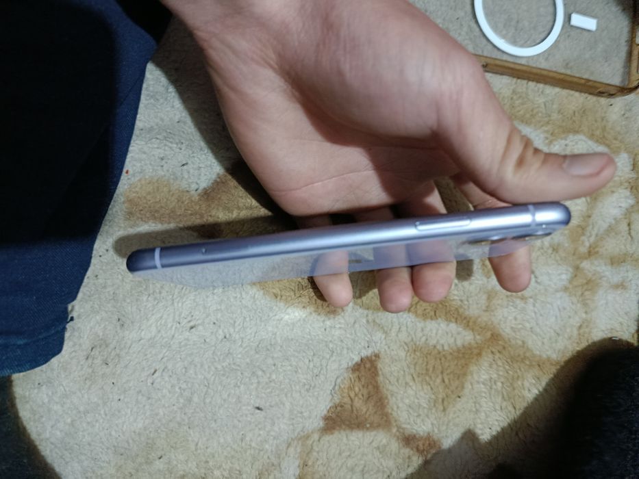 iPhone 11 kafolati bilan srochno sotiladi