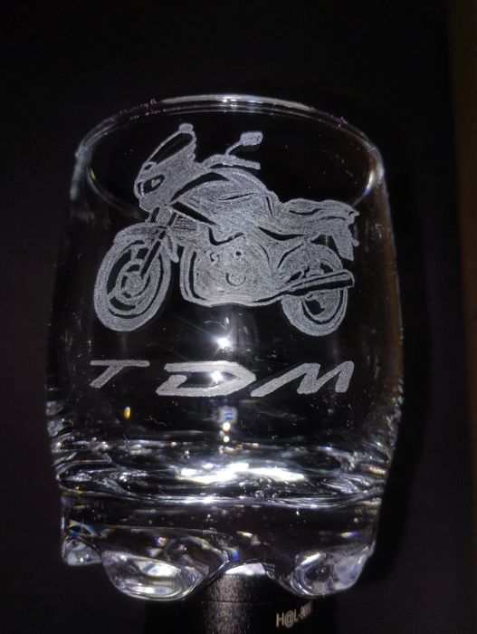 Yamaha TDM , ръчно гравиран подарък за моторист