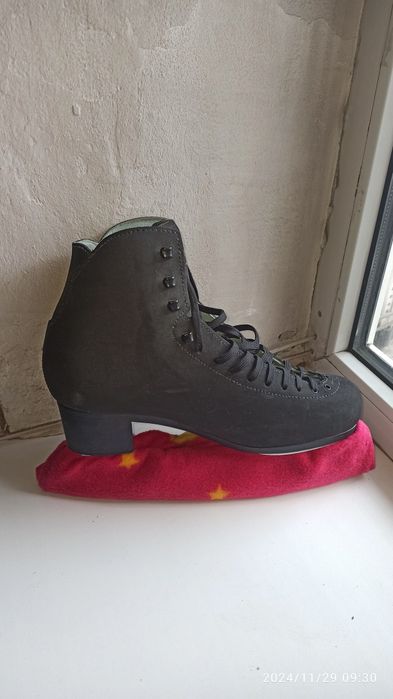 Продам коньки профессиональные Risport RF3, лезвия Wilson