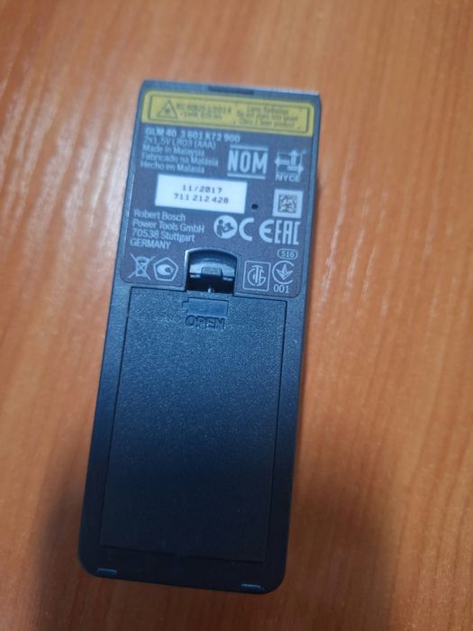 Лазерен далекомер Bosch GLM 40 Professional