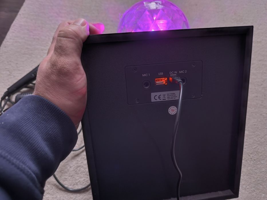 Караоке система. С батерия и 2микрофона