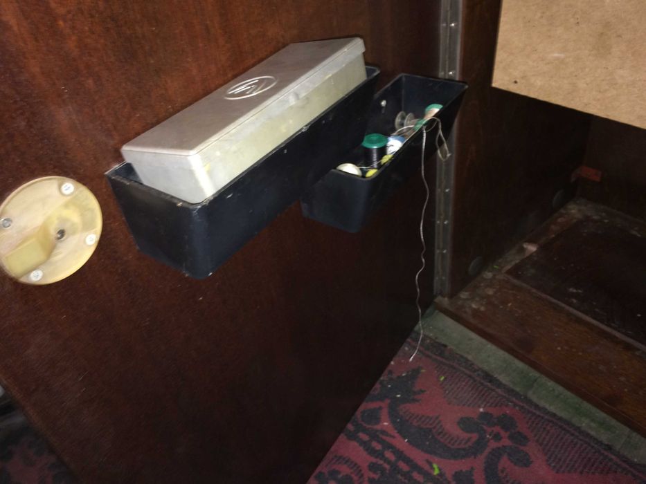 Руска крачна шевна машина "UNIION" 2М, шкаф