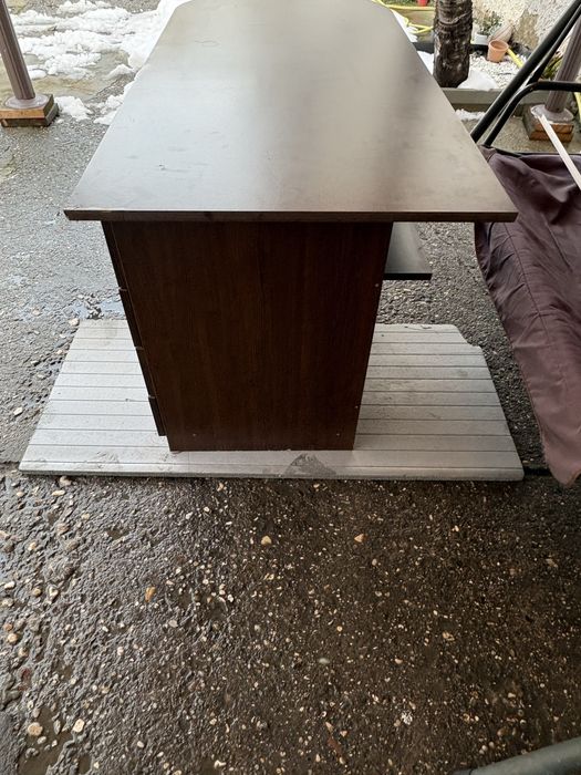 Vând birou in stare buna