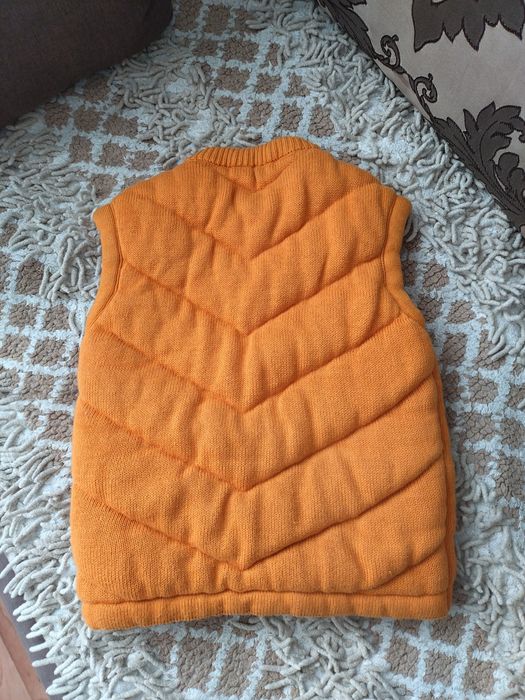 Теплая детская жилетка