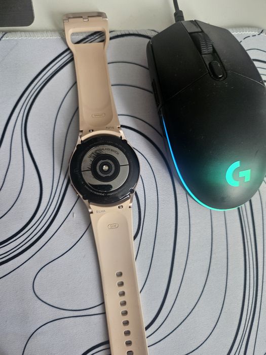 Продам часы samsung watch 4