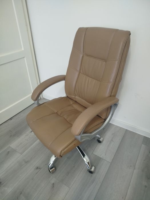 Подарък още едно бюро същия дизайн   Офис обурудване  и президентски с