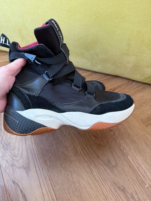 Кроссовки женские