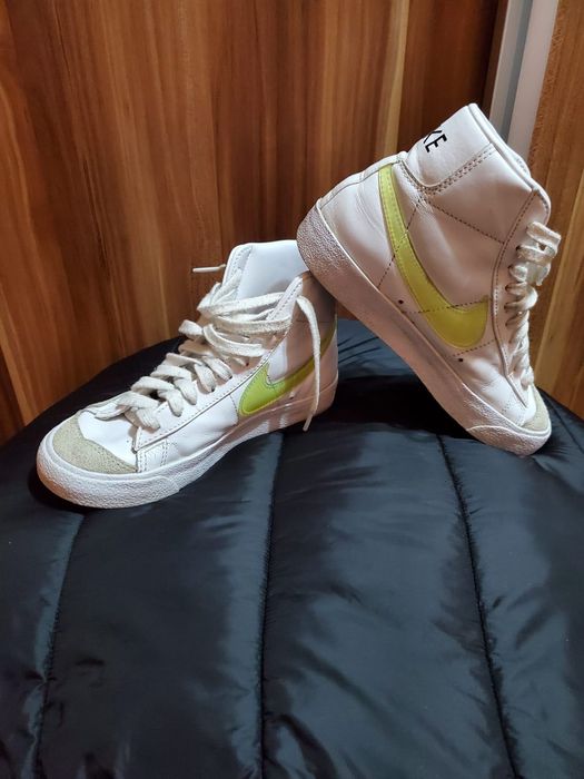 blazeri nike in stare buna