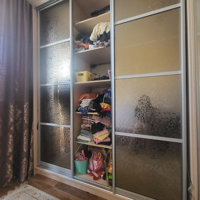 Шкаф раздвижной с зеркалом