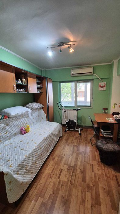 Vand apartament 4 camere zona 1 Mai, Alexandria