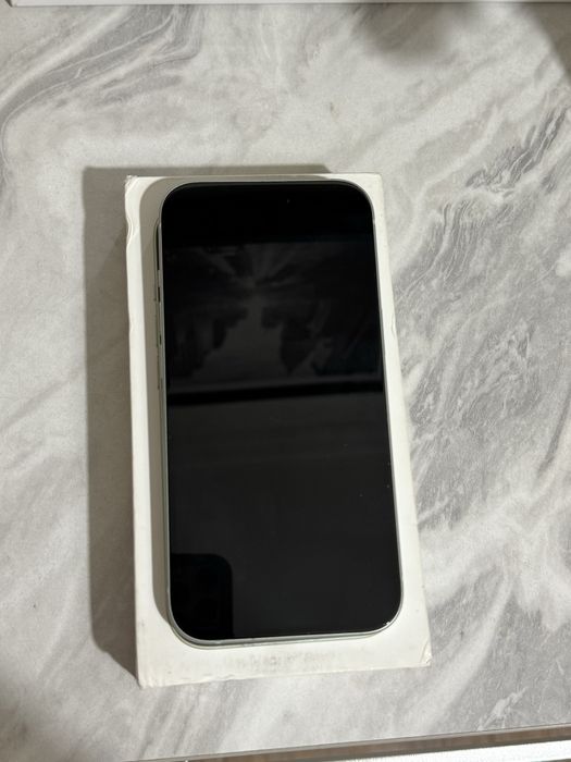 Продам iPhone 15, 128 GB (зелёный)