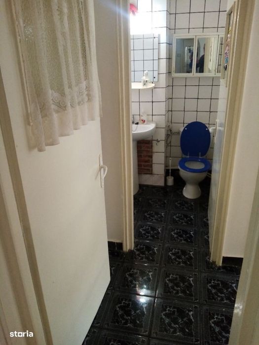 Apartament 4 camere decomandat,Simeria- zonă centrală