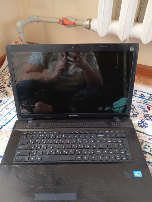 Ноутбук Lenovo. Зарядка, мышка, сумка в подарок.