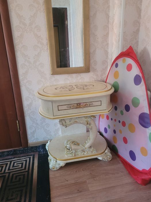 Продаём комод с зеркалом