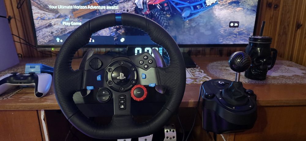 Симулатор за шофиране Logitech G29 в отлично състояние