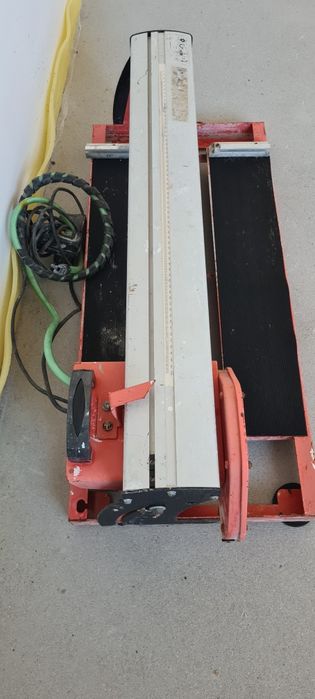 Masina de tăiat gresie și faianță cu apa