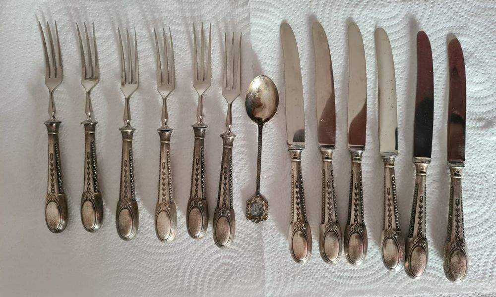 Set tacâmuri placate argint