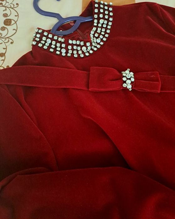 Oqshom libosi ayollar kiyimi