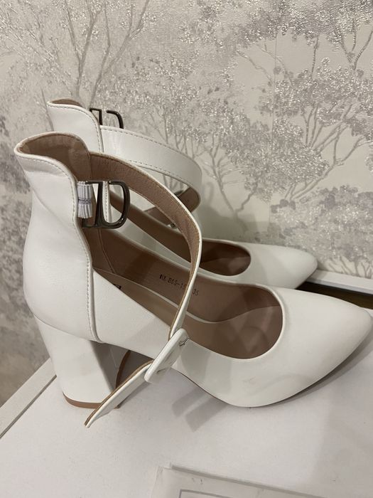 Туфли белая 35 размер