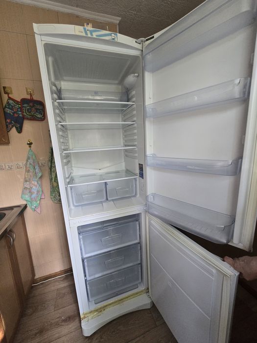 Продам холодильник