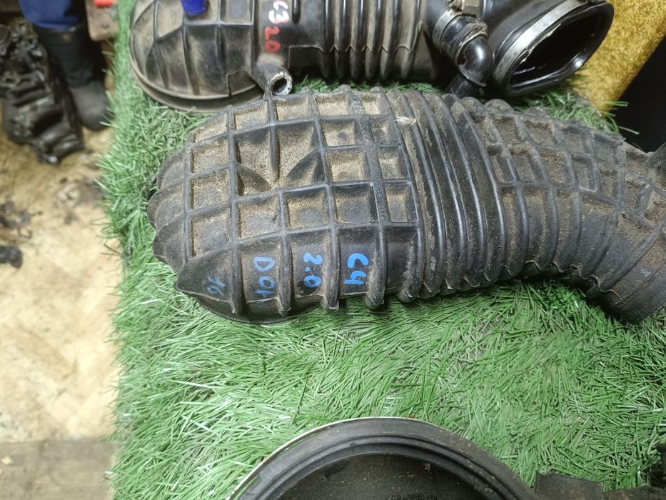 Гофры на систему впрыска Ауди