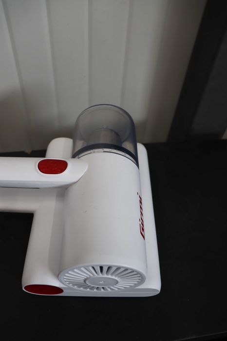 Girmi AP21 почистваща прахосмукачка за матраци и тапицерии с ув лампа