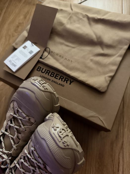 Оригинални сникърси / обувки Burberry