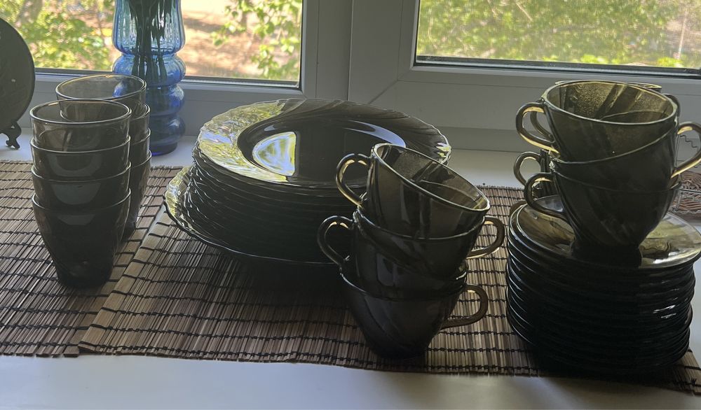 Продам посуду из темного стекла