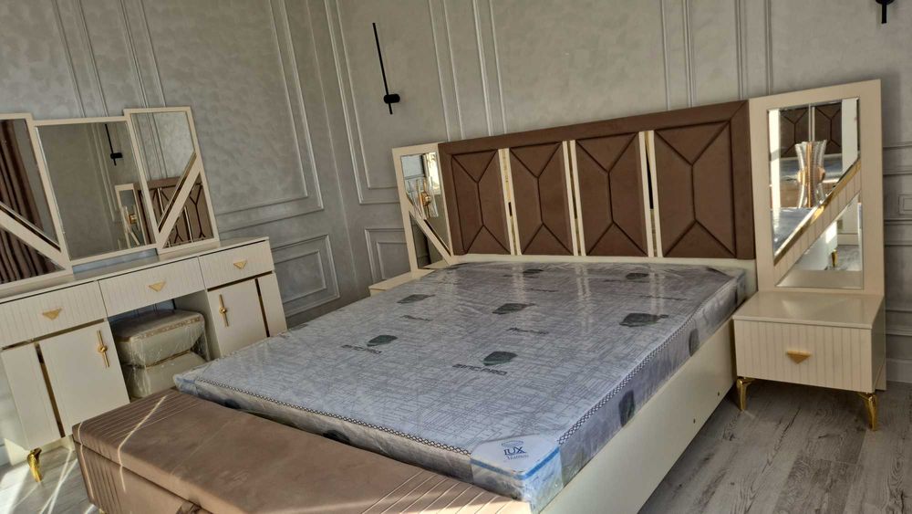 Спальный гарнитур  почти новый