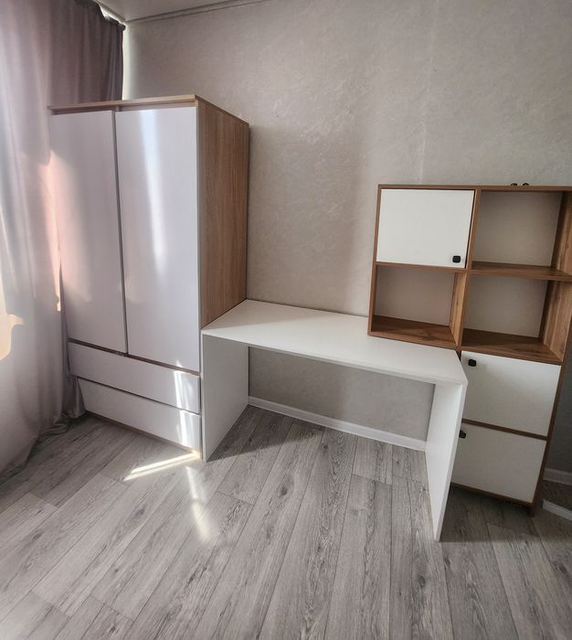 Продам шкаф+стол со шкафчиками