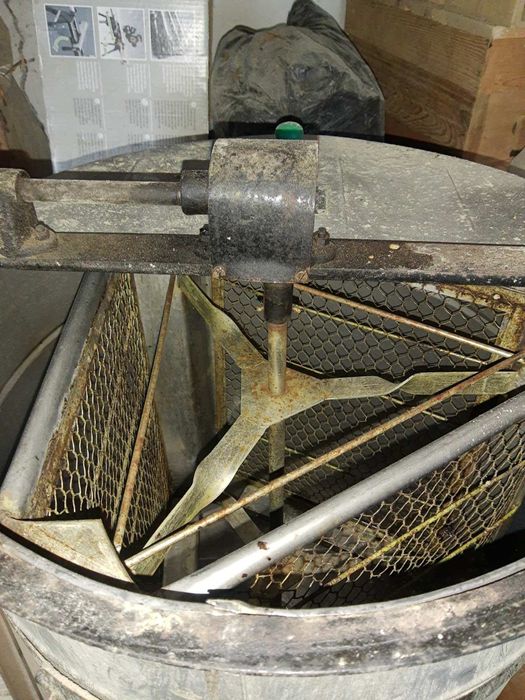 Продавам  трирамкова центрофуга