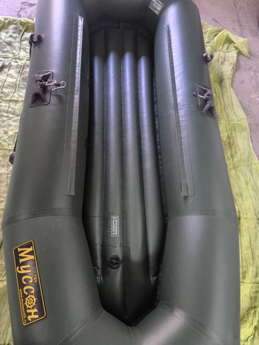Лодка ПВХ двухместная.
