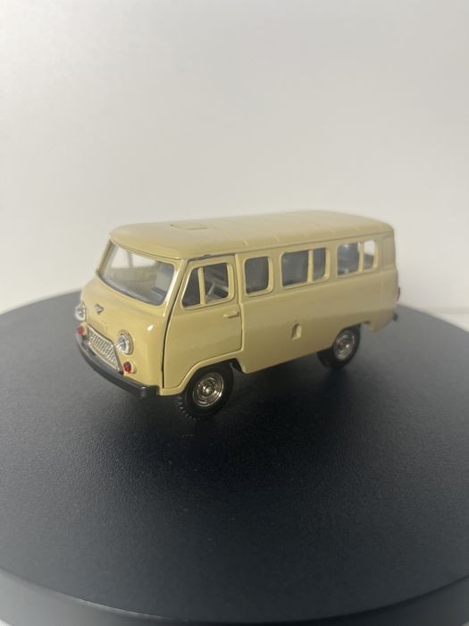Продам модели УАЗ «буханка» 1:43